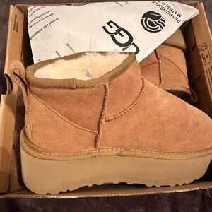UGG Women's Classic Ultra Mini Platform